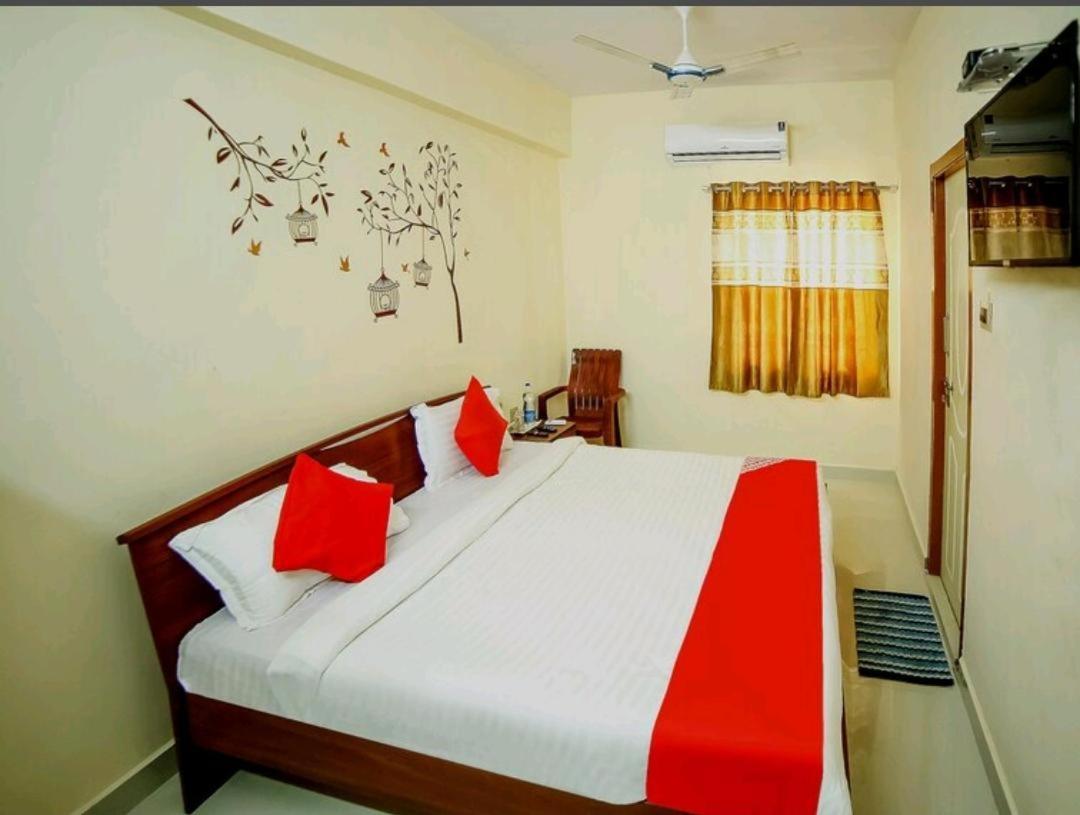 Nanda Grand Hotel Nellore Bagian luar foto