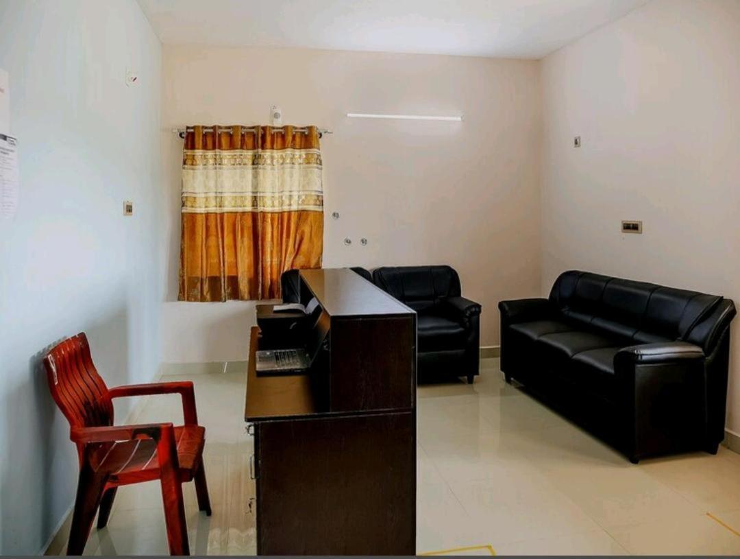 Nanda Grand Hotel Nellore Bagian luar foto